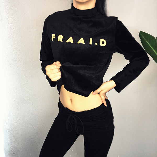 Φούστα γυναικείας φθινοπώρου-χειμώνα σε μαύρο χρώμα με επιγραφή και κολάρο για πόλο