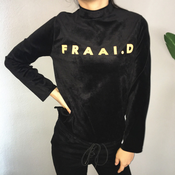 Φούστα γυναικείας φθινοπώρου-χειμώνα σε μαύρο χρώμα με επιγραφή και κολάρο για πόλο