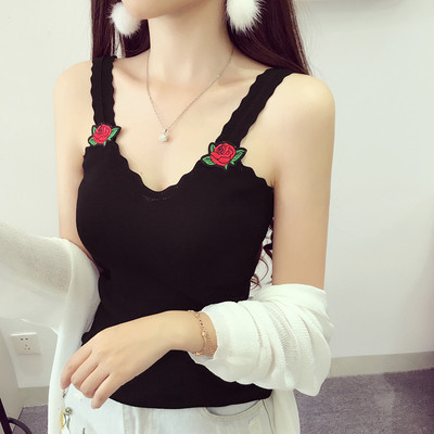 Κομψή και κομψή γυναικεία πουκάμισο με δύο εφαρμογές σε τρία χρώματα