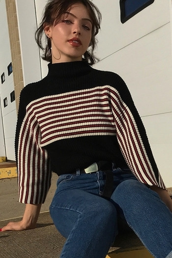 Плетен дамски пуловер с поло яка