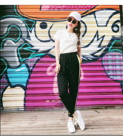 Αθλητικά γυναικεία παντελόνια με έγχρωμες λωρίδες