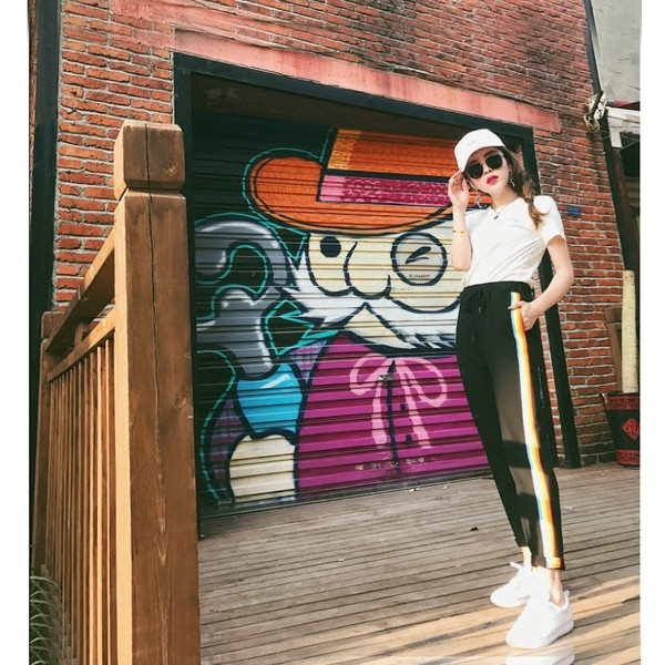 Αθλητικά γυναικεία παντελόνια με έγχρωμες λωρίδες