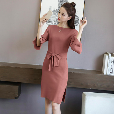 Κομψό φόρεμα κυρίες σε απλό μοτίβο με κορδέλα σε τρία χρώματα