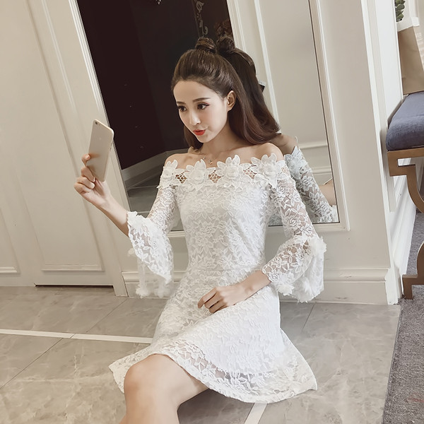 Κομψή κυρία φόρεμα με δαντέλα, πεσμένους ώμους και φαρδιά μανίκια σε δύο χρώματα