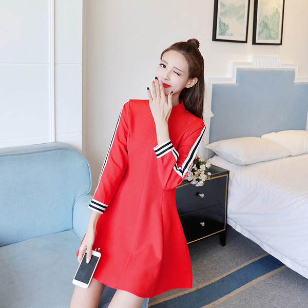 Αθλητικό-κομψό casual φόρεμα με μανίκια άκρες σε κόκκινο χρώμα