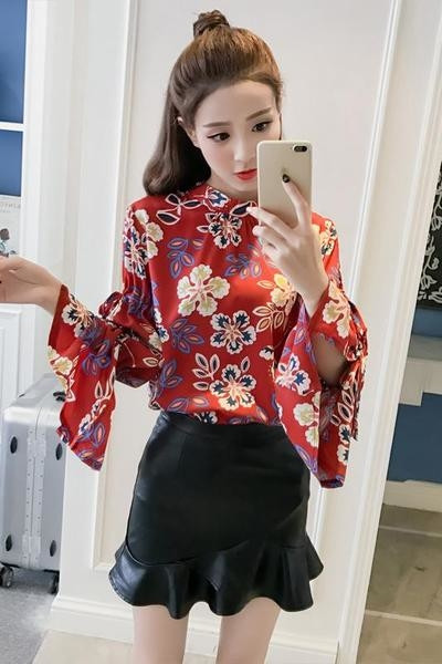 Γυναικεία πουκάμισο με floral σχέδια με φαρδιά μανίκια σε δύο χρώματα