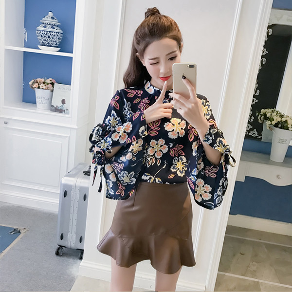 Γυναικεία πουκάμισο με floral σχέδια με φαρδιά μανίκια σε δύο χρώματα