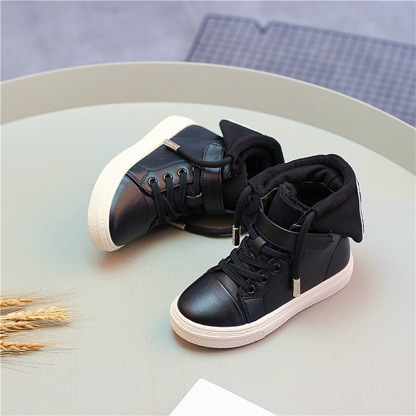 Αθλητικά πάνινα παπούτσια αθλητικών παιδιών με επιγραφή και εκτύπωση σε τρία χρώματα