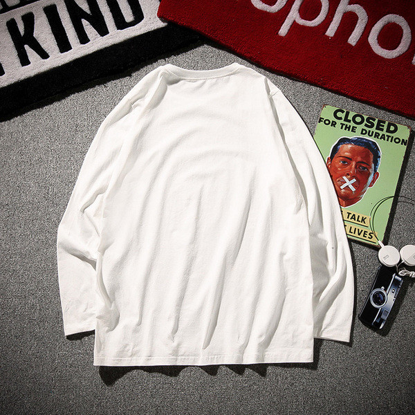 Ανδρική καθημερινή μπλούζα με μια εικόνα