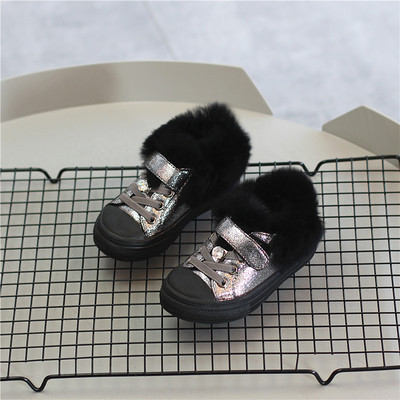 Λαμπερά αθλητικά πάνινα παπούτσια με μπαλώματα και διακοσμητικό μαργαριτάρι