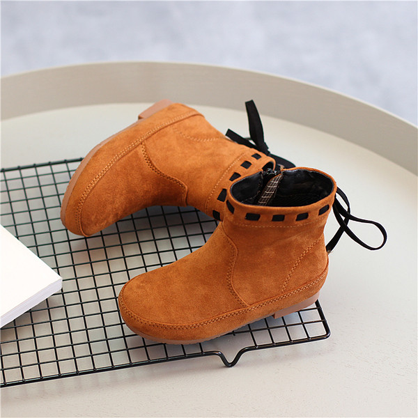 Απλές μπότες για κορίτσια από οικολογικό σουέτ με φερμουάρ και κορδέλα σε τρία χρώματα