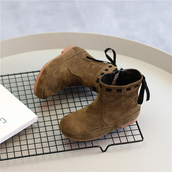 Απλές μπότες για κορίτσια από οικολογικό σουέτ με φερμουάρ και κορδέλα σε τρία χρώματα