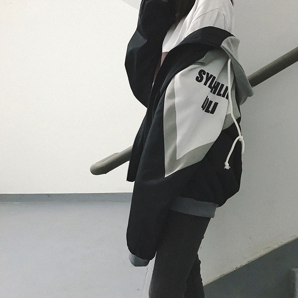 Ευρεία μπλούζα άνδρας με κουκούλα σε δύο χρώματα