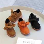 Απλές μπότες για κορίτσια χαμηλής ροής και κορδέλα σε τρία χρώματα