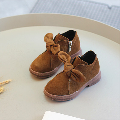 Απλές μπότες για κορίτσια χαμηλής ροής και κορδέλα σε τρία χρώματα