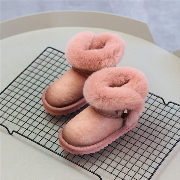 Απλές χειμωνιάτικες μπότες για κορίτσια με χνούδι σε τρία χρώματα