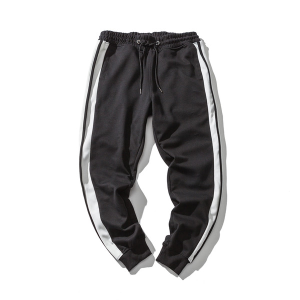 Λεπτά παντελόνια αθλητικών ατόμων με ιμάντες