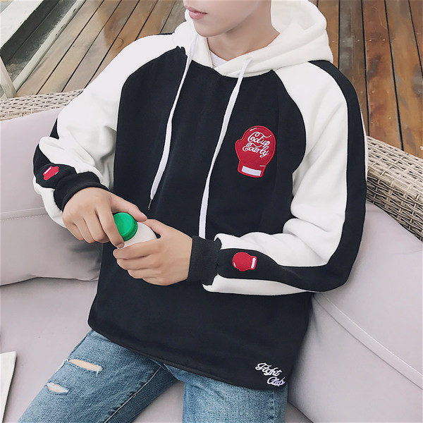 Ανδρική μπλούζα με κουκούλα και εκτυπώσεις σε δύο χρώματα