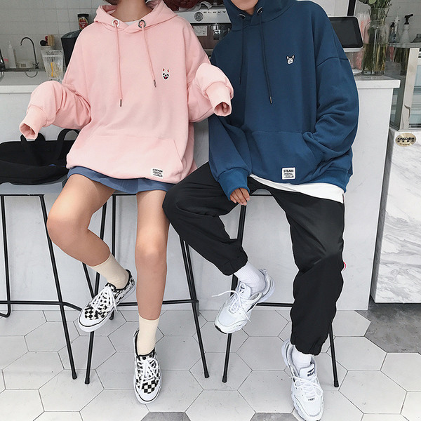 Απλή μπλούζα άνδρες σε ευρύ μοτίβο με κουκούλα και τσέπη