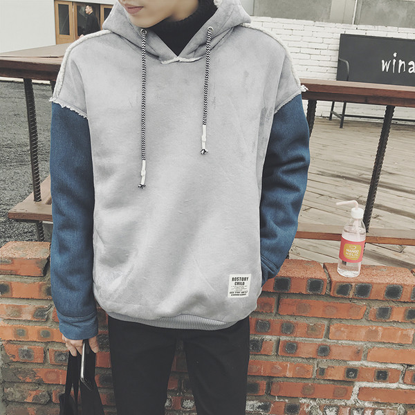 Κομψή μπλούζα άνδρας με πολύχρωμα μανίκια και κουκούλα