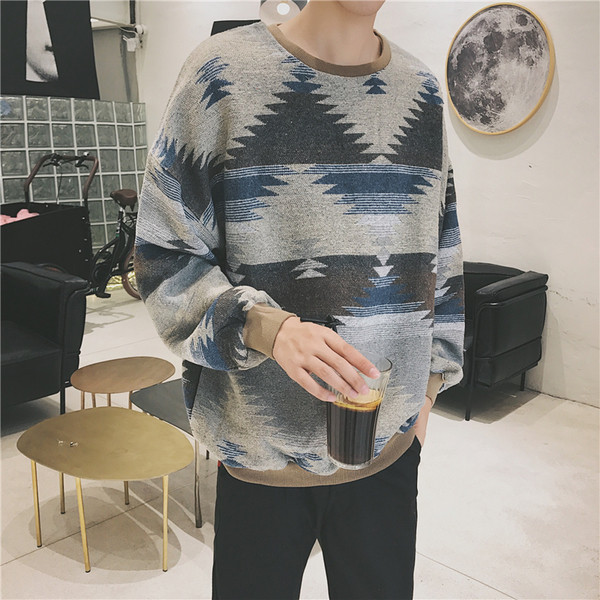 Мъжки цветен пуловер в широк модел с О-образно деколте