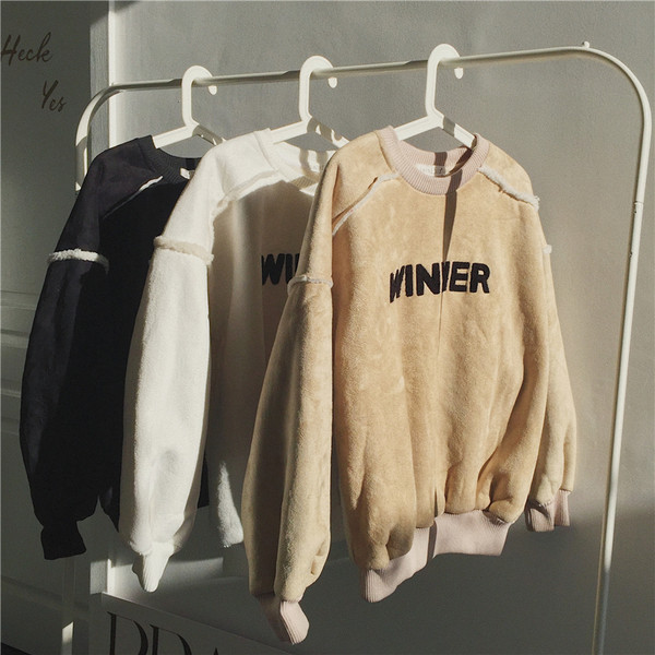 Κομψή βελούδινη μπλούζα σε τρία χρώματα με επιγραφή