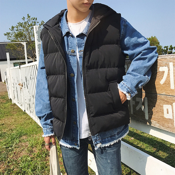 Ανδρικά αθλητικά ενδύματα σε απλό μοντέλο σε τρία χρώματα