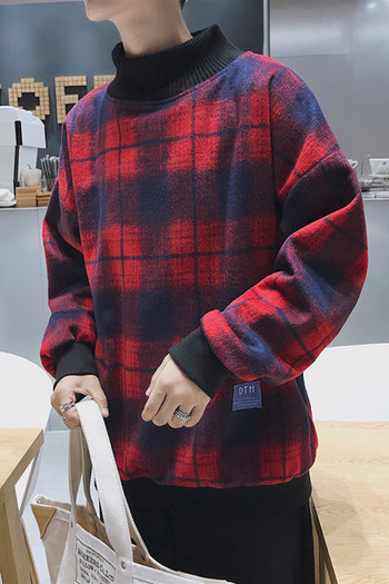 Модерен мъжки пуловер на каре с поло яка