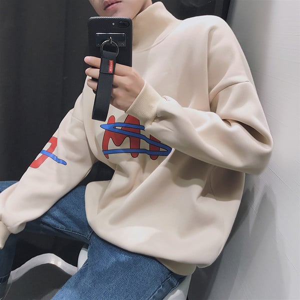 Ανδρικό φθινόπωρο-χειμωνιάτικο μπλουζάκι πόλο σε ένα ευρύ σχέδιο με μια εικόνα