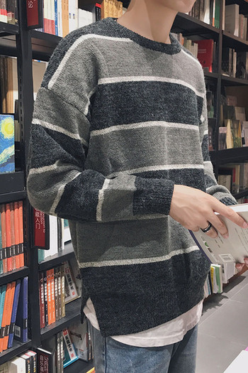 Ежедневен мъжки пуловер на райе с о-образно деколте