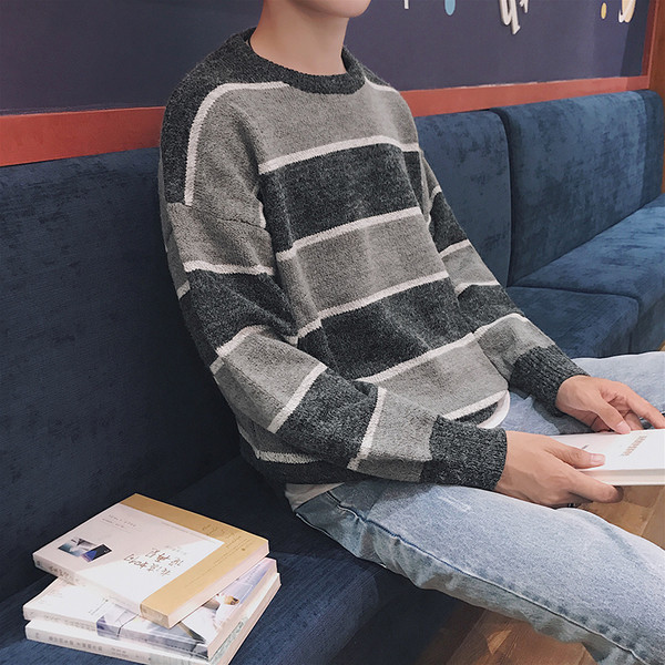 Καθημερινό πουλόβερ για άνδρες με λωρίδα O-neckline