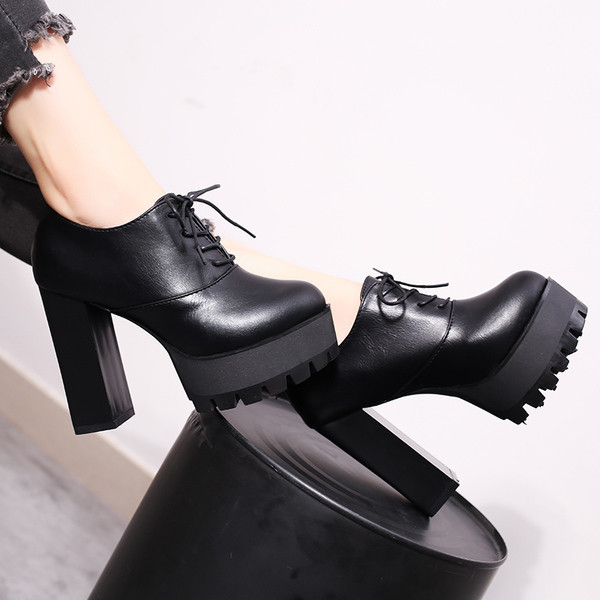 Εξαιρετικές γυναικείες κυρίες μπότες με χοντρά πέλματα