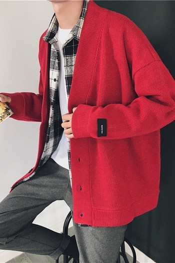 Ежедневна есенно-зимна мъжка жилетка в широк модел с копчета в черен и червен цвят