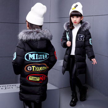 Детско зимно яке за момичета с качулка и пух, с щампа на ръкавите и надпис на гърба в три цвята 
