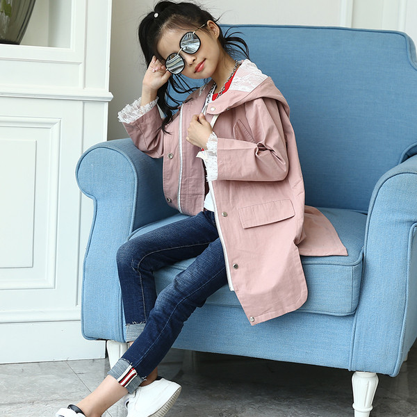 Μοντέρνο μωρό μακρύ μπουφάν για κορίτσια με δαντέλα στα μανίκια και κουκούλα σε δύο χρώματα