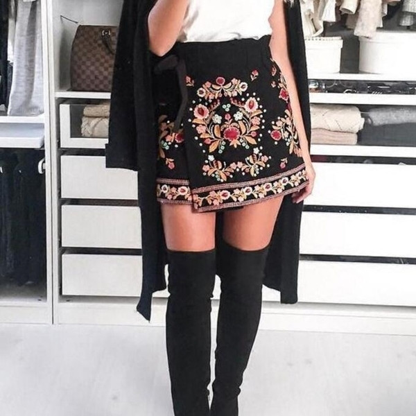 Υψηλή μέση φούστα και ενδιαφέρον κέντημα, 2 χρώματα