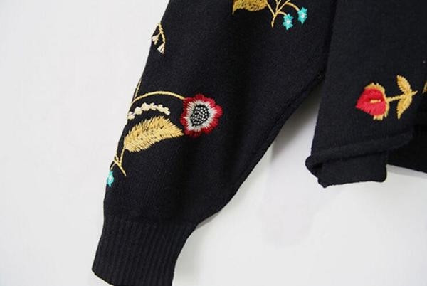 Υπέροχο πουλόβερ κυρίες με κεντημένο κολάρο σε σχήμα O και κεντήματα με λουλούδια