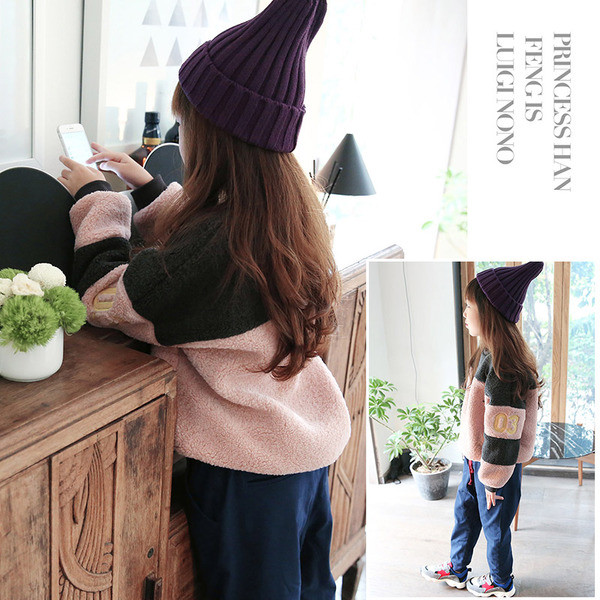 Παιδικό βελούδο πουλόβερ για κορίτσια με κολάρο σε σχήμα O σε ευρύ σχέδιο