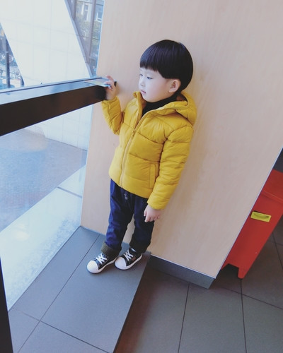 Αθλητικό παιδικό χειμωνιάτικο σακάκι με κουκούλα για αγόρια σε διάφορα χρώματα