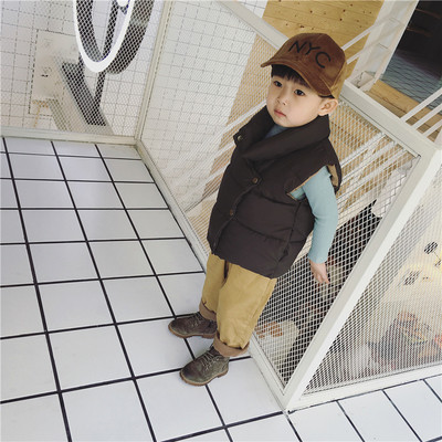 Κομψή παιδική ηλεκτρική μπότα σε ένα ευρύ, υψηλού τύπου κολάρο σε διάφορα χρώματα