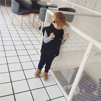 Κομψή παιδική ηλεκτρική μπότα σε ένα ευρύ, υψηλού τύπου κολάρο σε διάφορα χρώματα