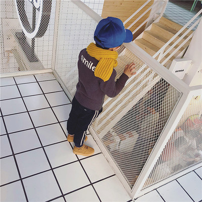 Μαλακό και ζεστό casual πουλόβερ για αγόρια με τετράχρωμη επιγραφή