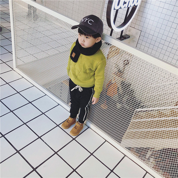 Μαλακό και ζεστό casual πουλόβερ για αγόρια με τετράχρωμη επιγραφή