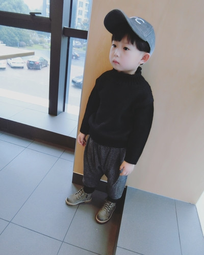 Παιδικό χειροποίητο πουλόβερ για αγόρια με υψηλό γιακά σε τέσσερα χρώματα