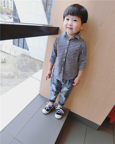 Μοντέρνο παιδικό πουκάμισο για αγόρια σε δύο χρώματα