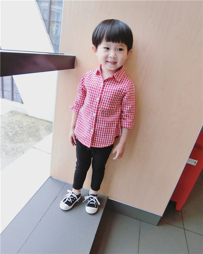 Μοντέρνο παιδικό πουκάμισο για αγόρια σε δύο χρώματα