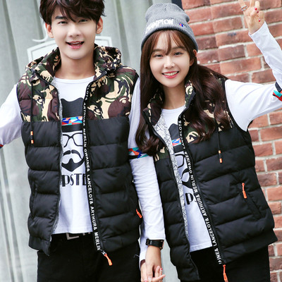 Ένα casual, casual μπουφάν unisex με καμουφλάζ σε τρία χρώματα