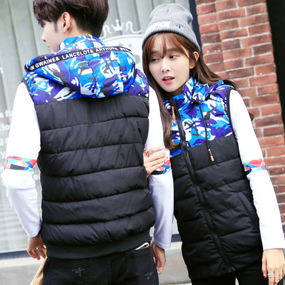 Ένα casual, casual μπουφάν unisex με καμουφλάζ σε τρία χρώματα