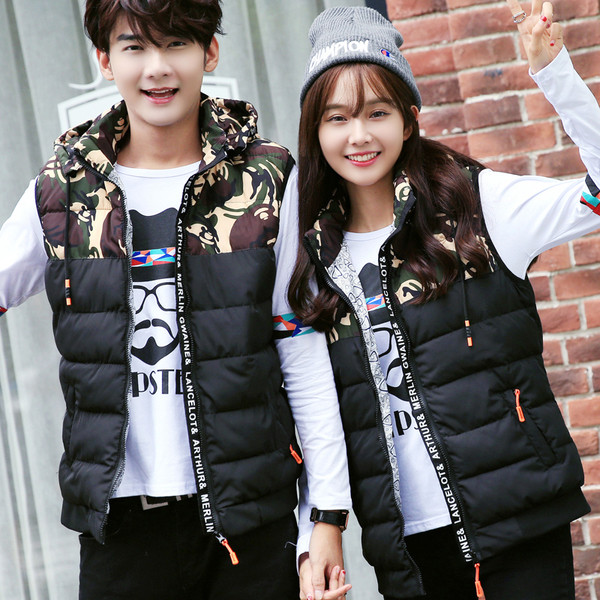 Ένα casual, casual μπουφάν unisex με καμουφλάζ σε τρία χρώματα