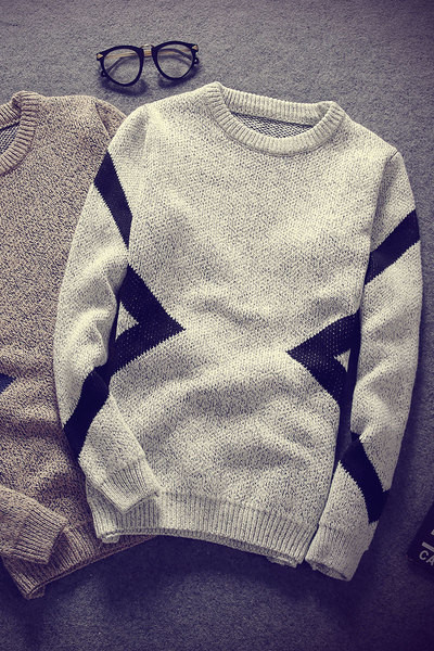 Κομψό πουλόβερ ανδρών με κολάρο σε σχήμα Γ σε δύο χρώματα